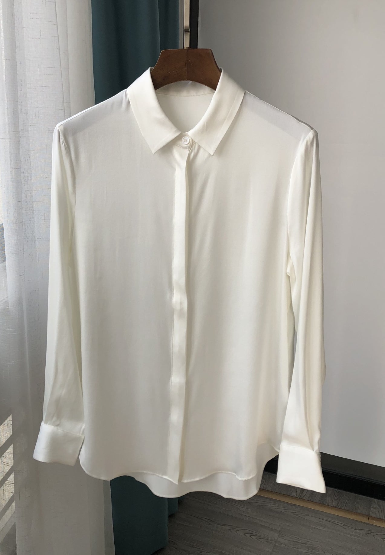 NoNothing | Women's mulberry silk blouse in beige or dark grey
